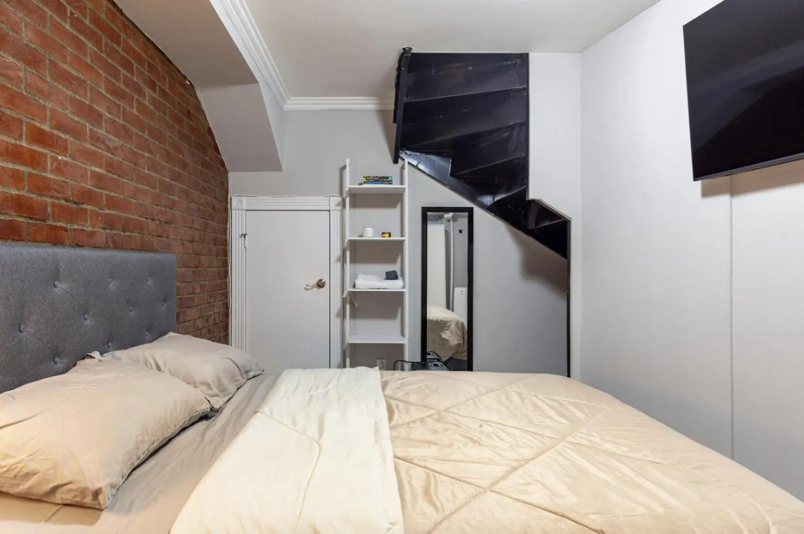 Lovely Room At 3 Bedroom Apt At The Heart Of East Village New York
